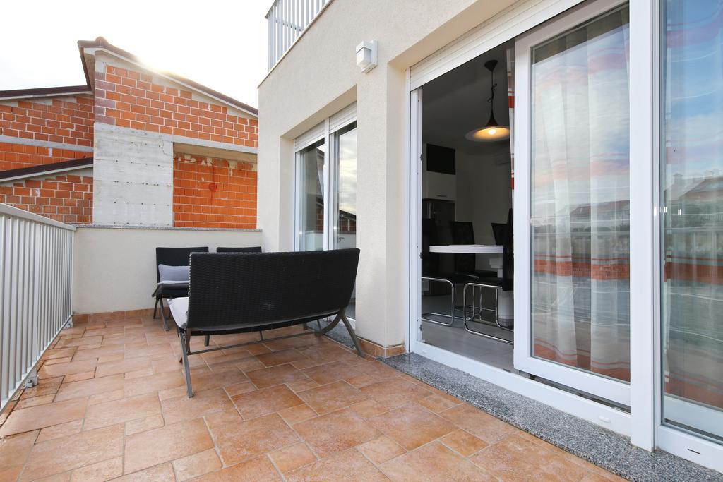 Apartments Matkovic Sveti Filip i Jakov Exterior foto