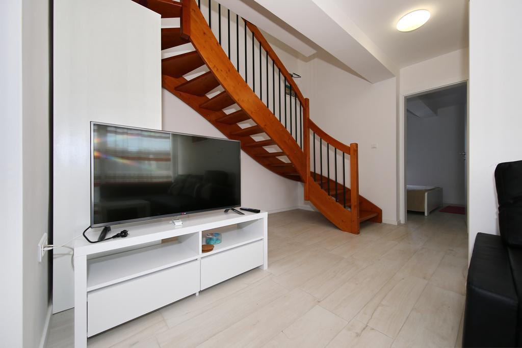 Apartments Matkovic Sveti Filip i Jakov Exterior foto