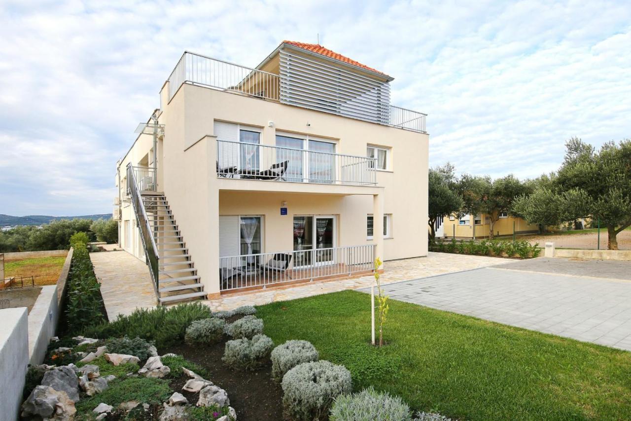 Apartments Matkovic Sveti Filip i Jakov Exterior foto