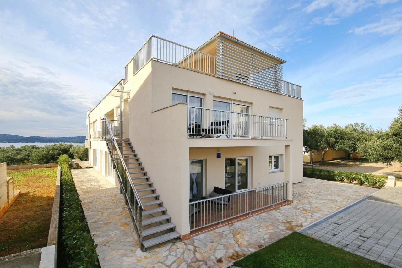 Apartments Matkovic Sveti Filip i Jakov Exterior foto