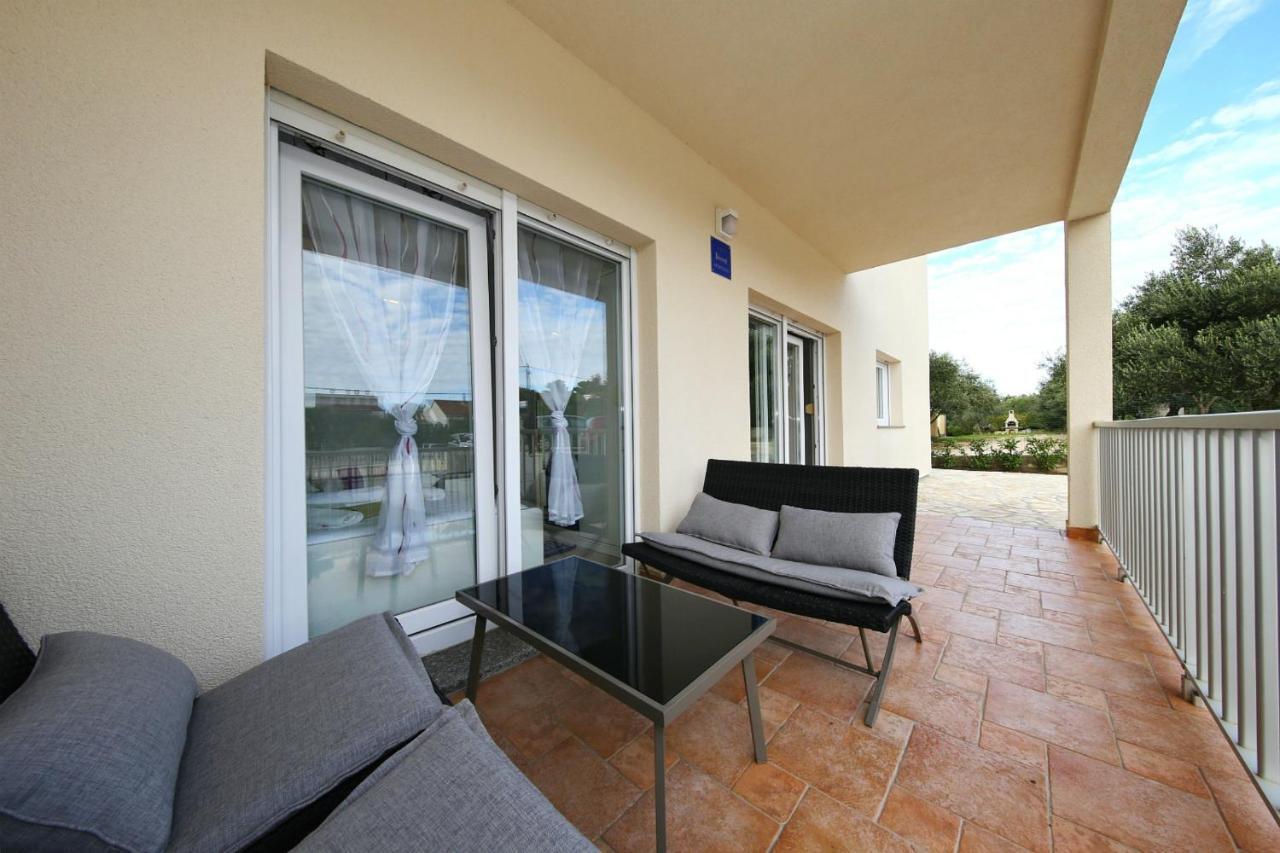 Apartments Matkovic Sveti Filip i Jakov Exterior foto